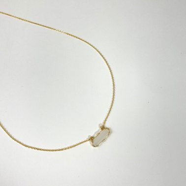 Collier pierre horizontale allongée