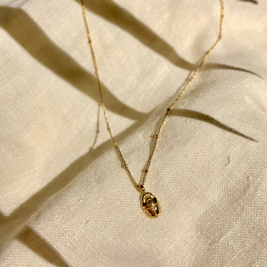 Collier scarabée doré