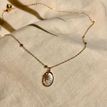 pendentif doré nacre
