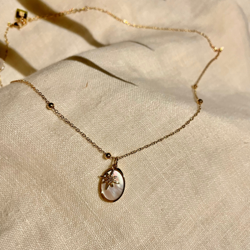 pendentif doré nacre