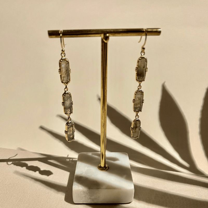 Boucles d'oreilles longues serties labradorite
