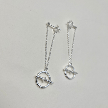 Boucles d'oreilles fabriquée en France, double chaine et pendentifs suspendus
