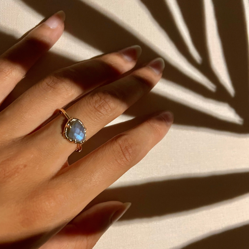 bague fine ajustable au fil de lo