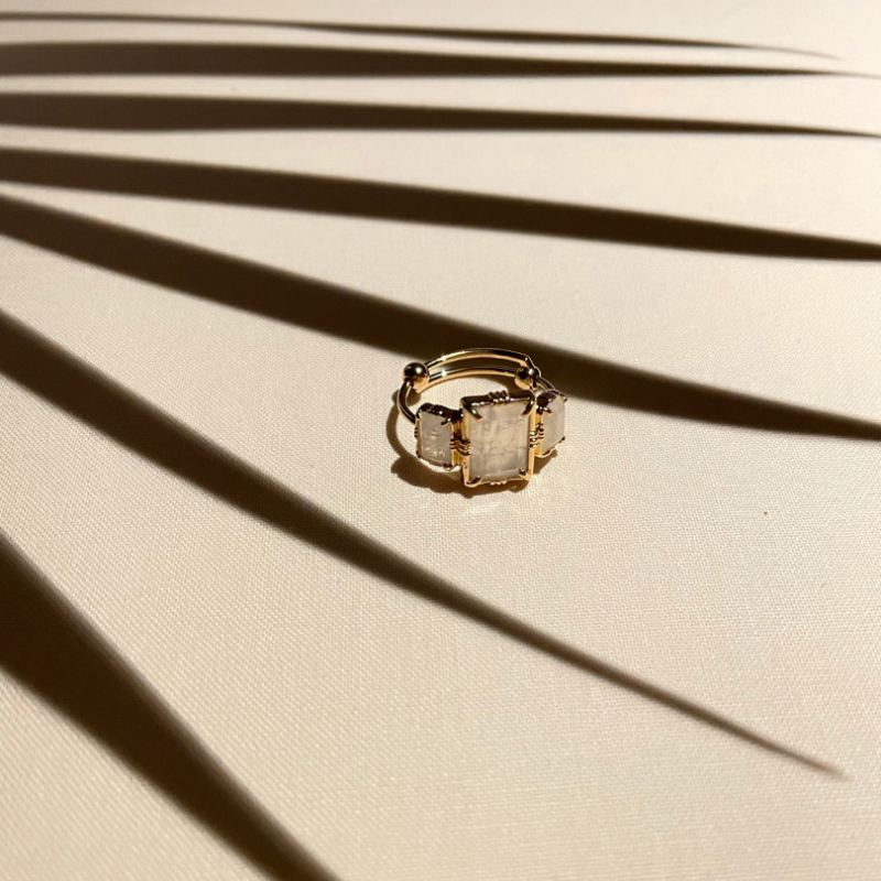 Bague asymétrique pierre labradorite blanche