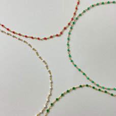 collier une à une