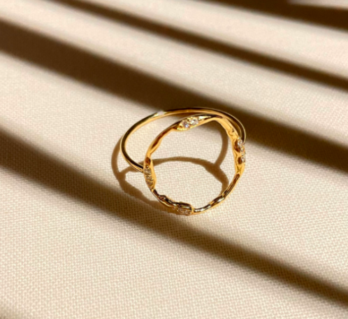 Bague Anya fine et  dorée Louise Hendricks